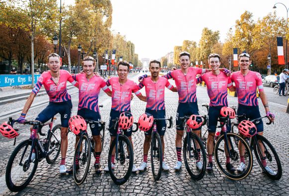 EF Pro Cycling at Paris finishline (Ph. Gruber) 